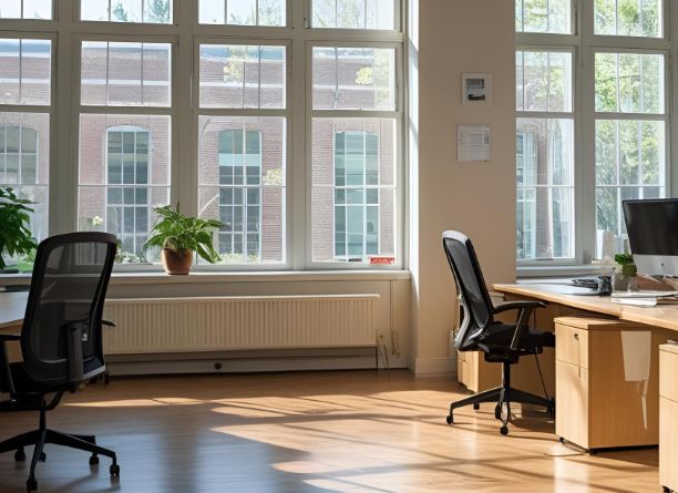 Beneficios del vidrio en espacios de trabajo: diseño con propósito.